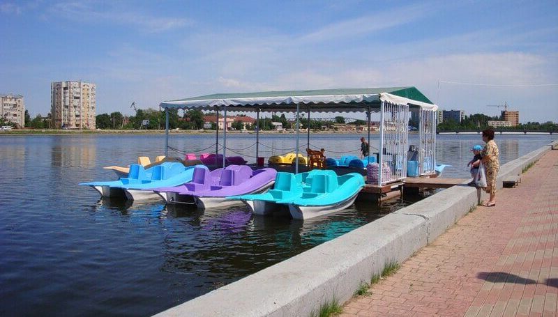 Прогулка на катамаране в Астрахани
